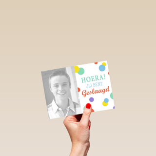 fotokaart hoera jij bent geslaagd gekleurde stippen
