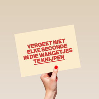 Wangetjes knijpen baby AndC