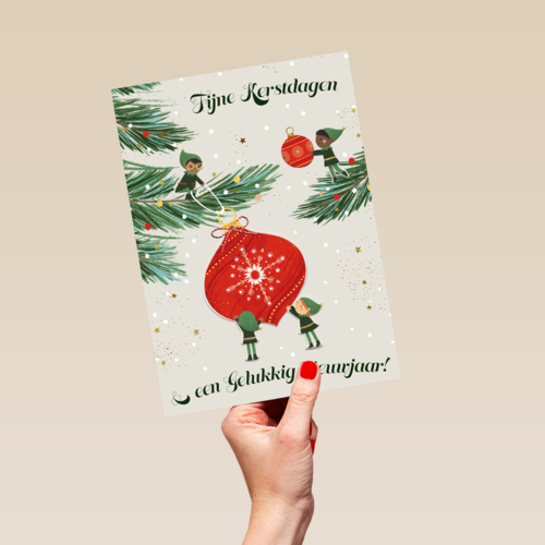 kerstkaart elven die kerstboom optuigen