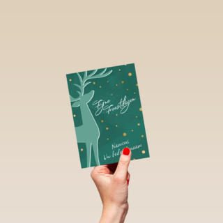 kerstkaart met rendier op groene achtergrond