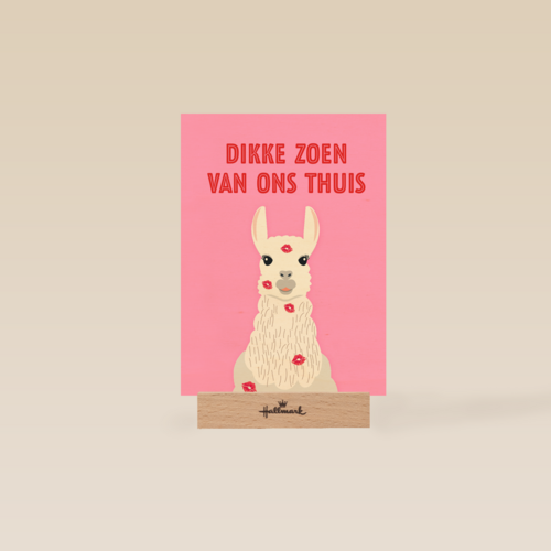 dikke zoen van ons thuis alpaca