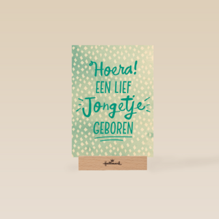kaart met de tekst hoera een lief jongetje geboren