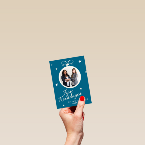 zakelijke kerstkaart met kerstbal met fotokader