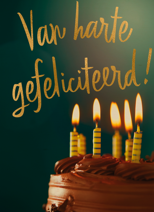 verjaardag kaart van harte gefeliciteerd taart met kaarsjes