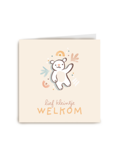 Lief kleintje welkom met lieve beer