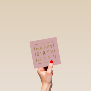 monmon kaart met een een gouden happy birthday wens