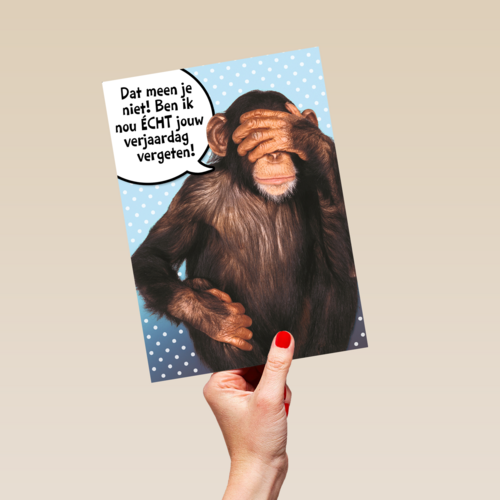 aap met hand voor zijn ogen