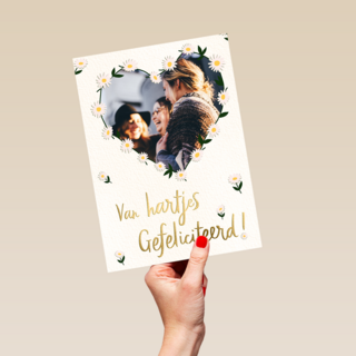 Verjaardagskaart hartjes gefeliciteerd bloem