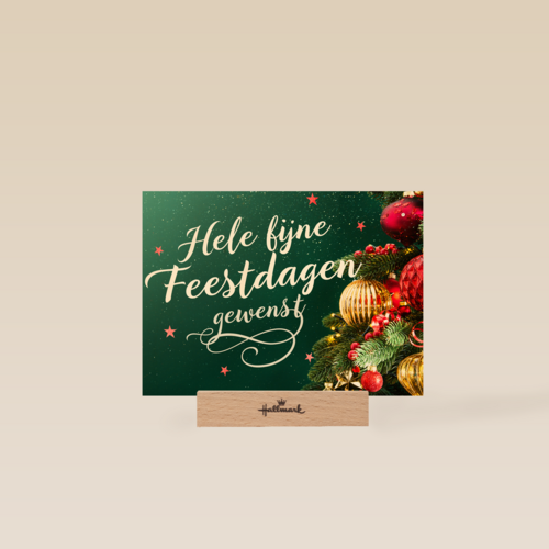 rijk versierde kerstboom met sierlijke tekst