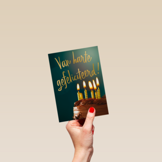 verjaardag kaart van harte gefeliciteerd taart met kaarsjes