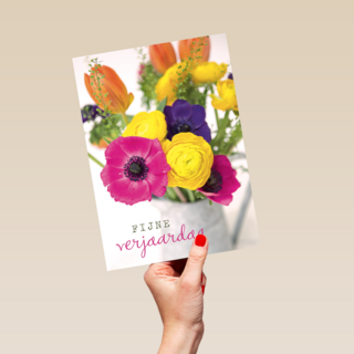 een hele vaas met bloemen