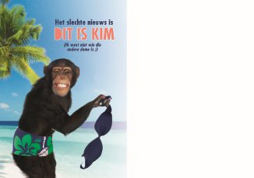 kim trekt haar bikinitopje uit