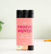 Een proevewijntje en een dikke kus