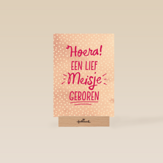 een grappig roze kaartje met de tekst hoera een lief meisje geboren