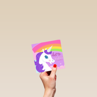 het is feest met een eenhoorn en regenboog