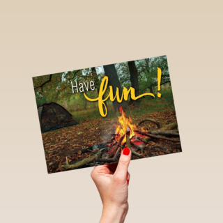 op kamp kaart met de tekst have fun
