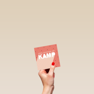 op kamp kaart met de tekst veel plezier op kamp