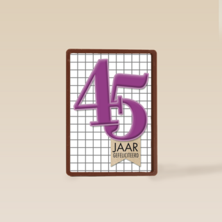 vijfenveertig paars ruitjes