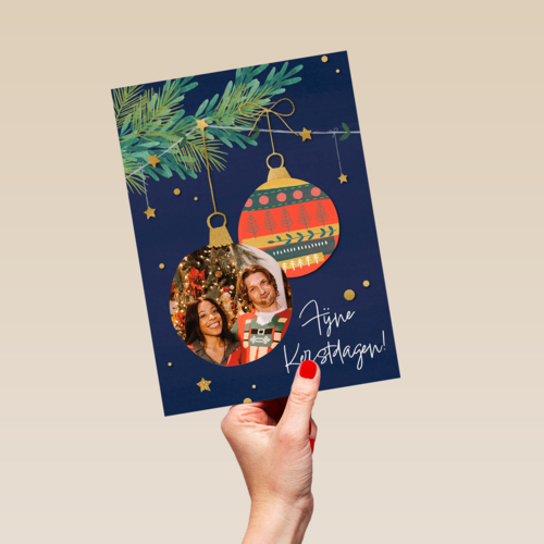 fotokaart voor kerst met kerstballen