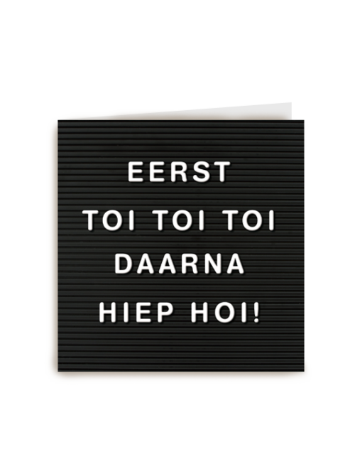 letterbord kaart met de tekst eerst toi toi toi daarna hiep hoi