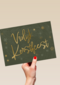 vrolijk kerstfeest in gouden letters op groen