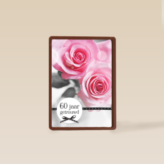twee roze rozen 60 jaar getrouwd