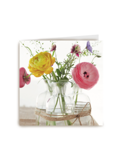 bloemen in glazen vaas