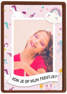 een uitnodiging met eenhoorns zeemeerminnen en regenbogen