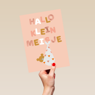 Hallo klein meisje Beertje in knapzak