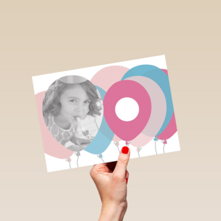 verjaardag fotokaart met roze en blauwe ballonnen