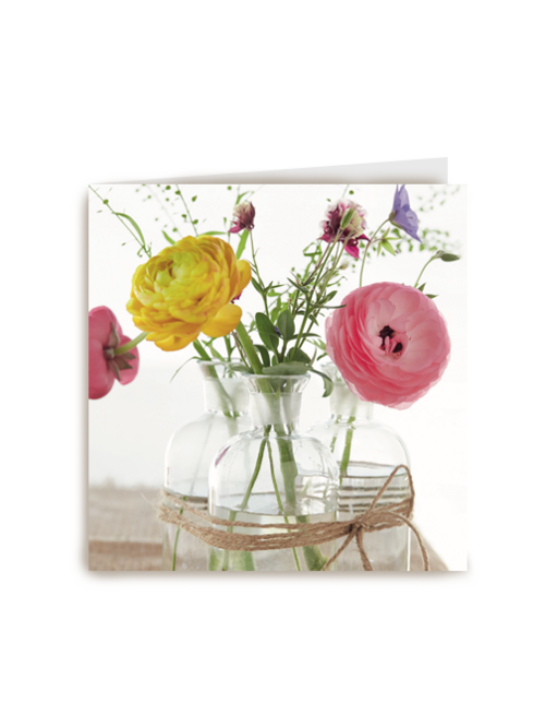 bloemen in glazen vaas