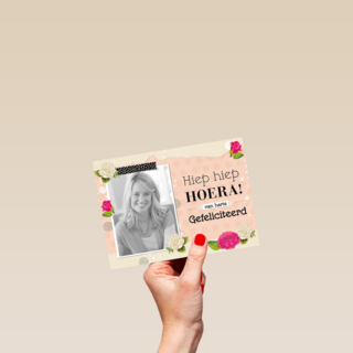 fotokaart hiep hiep hoera van harte gefeliciteerd  roosjes