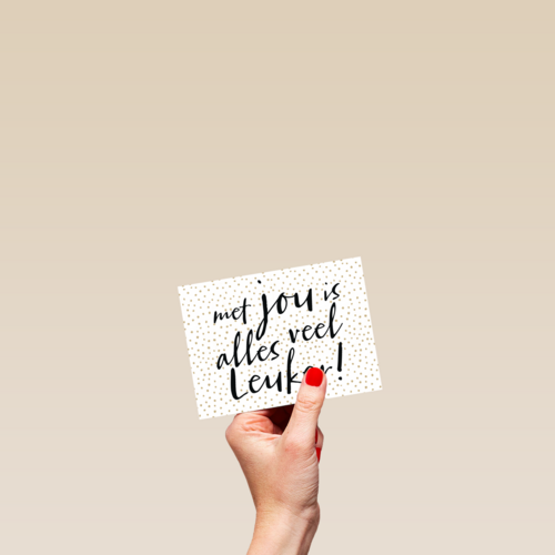 een kaart met de lieve tekst met jou is alles veel leuker