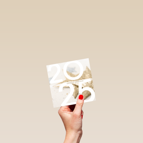 nieuwjaarskaart met gouden sterren en tekst gelukkig nieuwjaar 2025