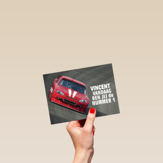 racen met een rode auto