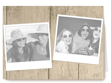 fotokaart liggend hout twee polaroid fotoos