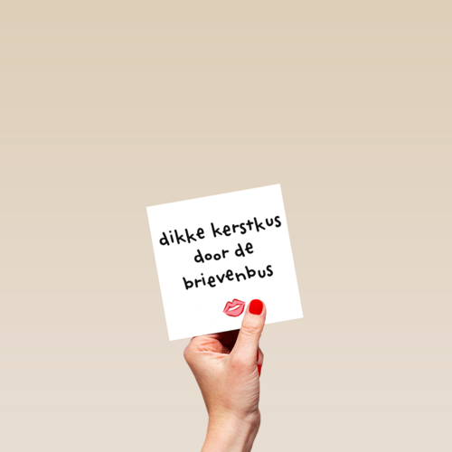 Kerstkaart hart onder de riem Dikke kerstkus door de brievenbus