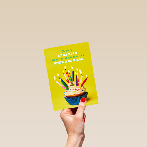 Heel veel kaarsjes op een cakeje
